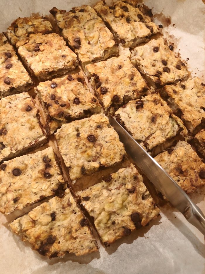 healthy chocolate chip oat bars